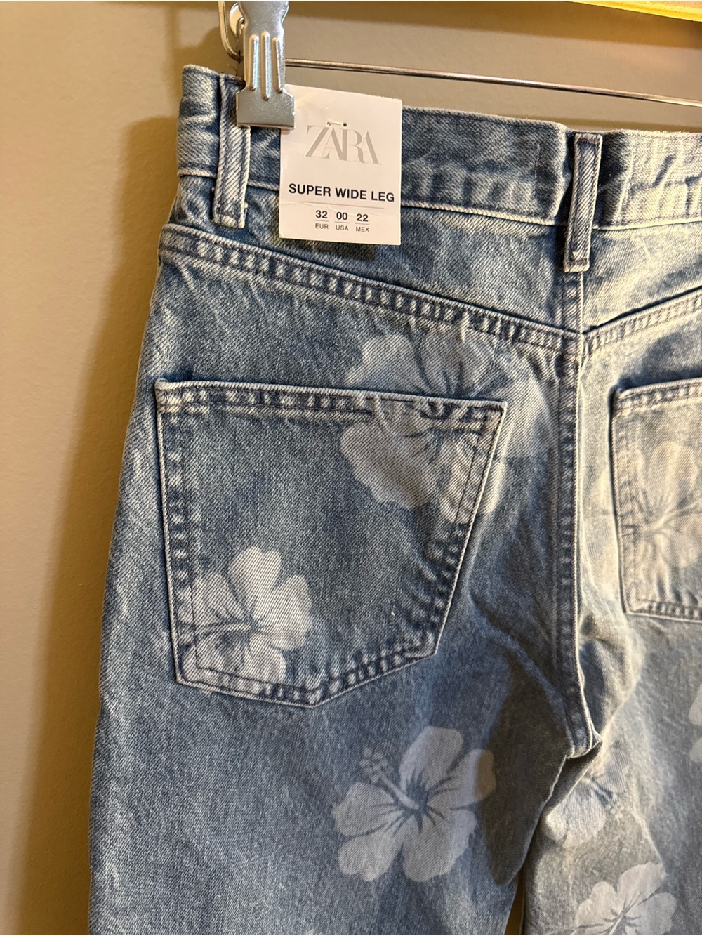NWT Hibiscus Flower Wide Leg Denim Jeans from Zara - Size 00 - Picture 11 of 15